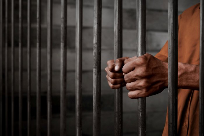 На Кам'янеччині 24-річний зловмисник, засуджений за п’ятьма статтями, отримав 5 років тюрми