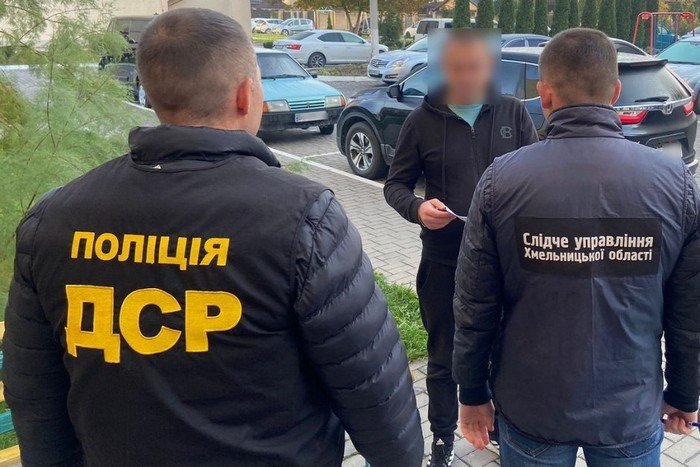 Вимагав 300 000 гривень неіснуючого боргу – повідомлено про підозру кам’янчанину 