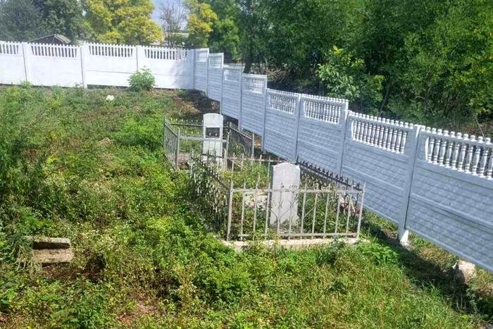 На Кам'янеччині огороджено Зіньківське єврейське кладовище 