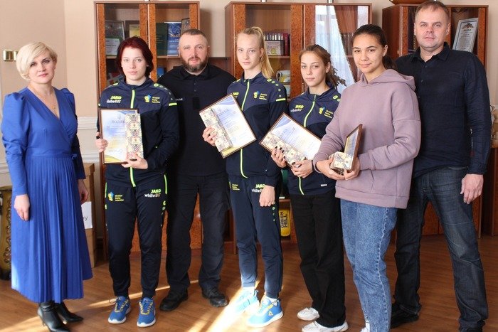 Гамалій відзначив спортсменок, які відмовились від чемпіонату через російського монополіста 