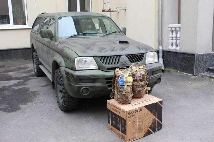 Представники кіноіндустрії передали авто для захисників із Хмельниччини