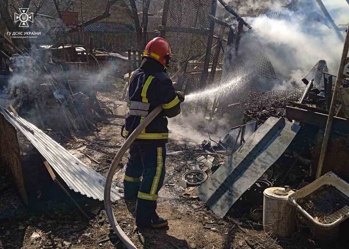 У Кам’янець-Подільському районі палав житловий будинок