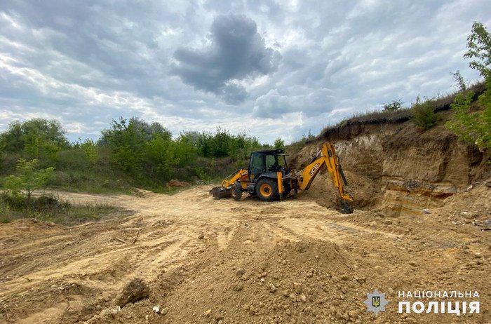 Судитимуть 30-річного чоловіка, який видобував пісок на території 