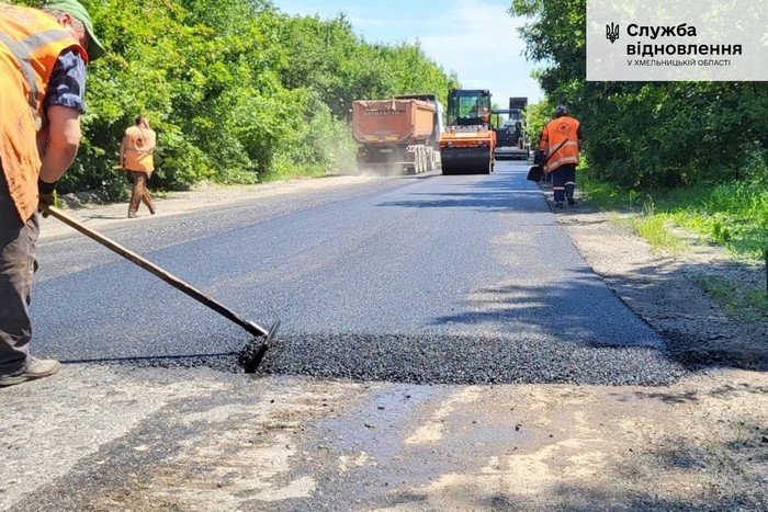 На Кам’янеччині ремонтують дорогу територіального значення