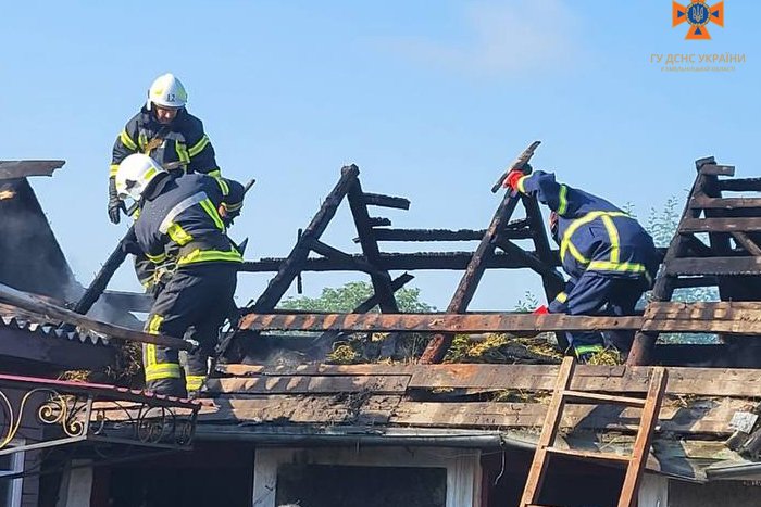 У Кам’янець-Подільському районі ліквідували пожежу в господарчій споруді