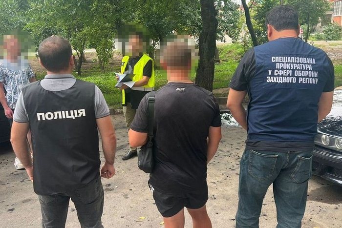 На Хмельниччині викрили офіцера центру комплектування, який допомагав уникнути призову