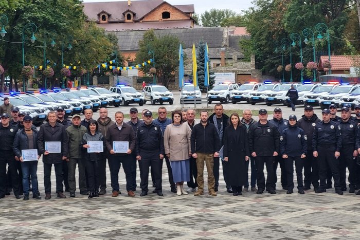 Кам'янець-Подільський район отримав 45 поліційних автомобілів