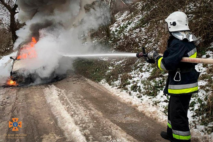 У селищі Смотрич горіло авто