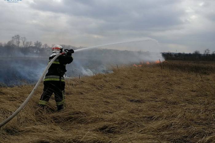 Двічі за добу на Кам’янеччині горіло сміття