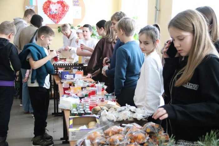 Дунаєвецькі школярі наярмаркували майже 100 тисяч гривень для військових