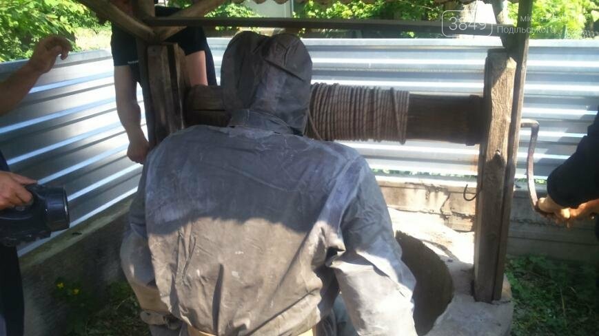 На Хмельниччині рятувальники вилучили тіло жінки з криниці, фото-1 На Хмельниччині рятувальники вилучили тіло жінки з криниці, фото-1