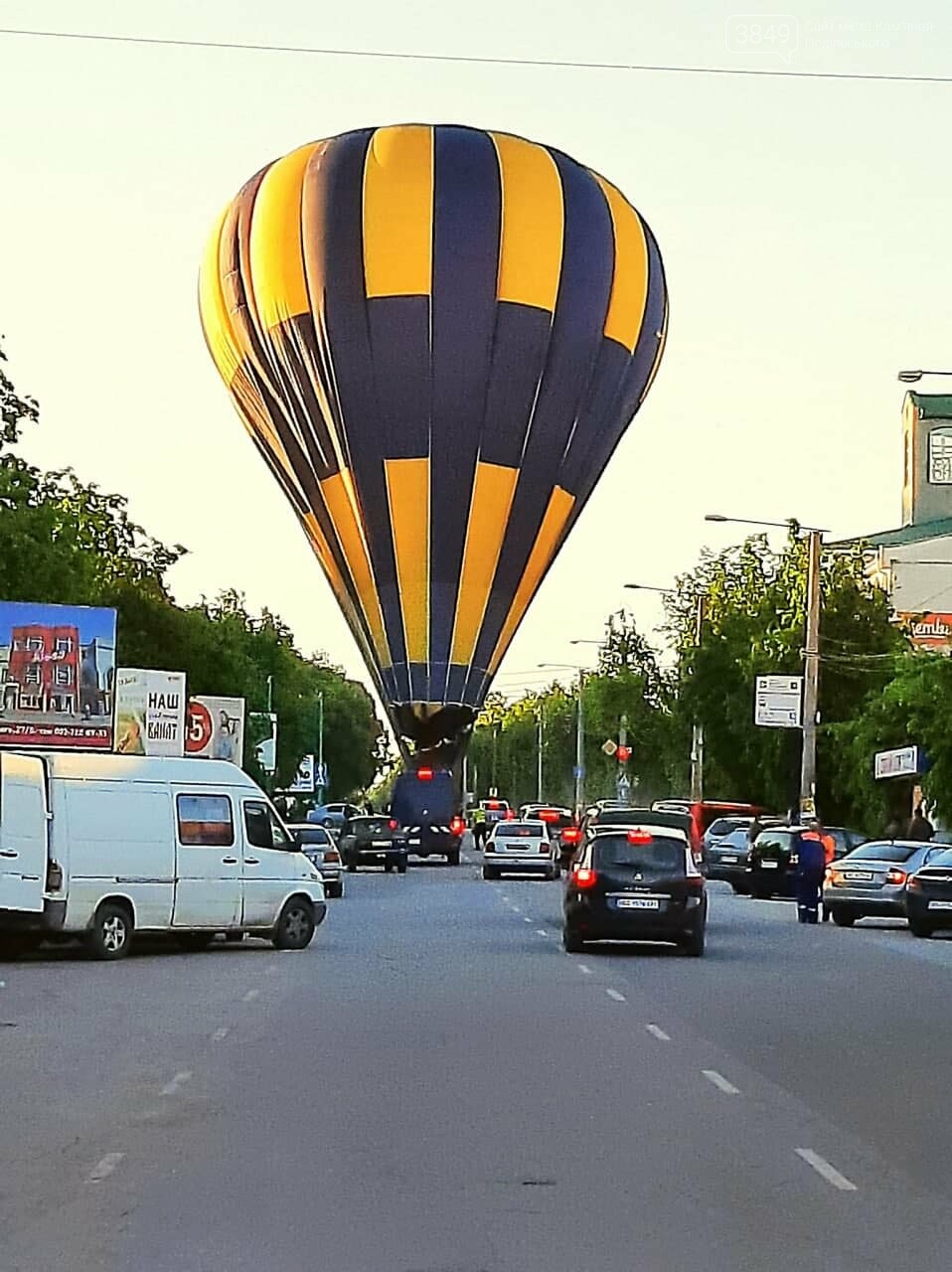 21 травня повітряна куля сіла на проспекті Грушевського 21 травня повітряна куля сіла на проспекті Грушевського, Фото: Ігор Ткачук (Игорь Ткачук)