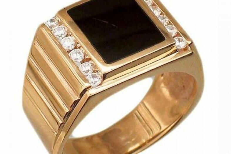 Чем отличается обычное кольцо. Помолвочное кольцо санлайт. Чем отличается обычное кольцо. Что такое перстень и печатка различие. Перстень и кольцо разница.