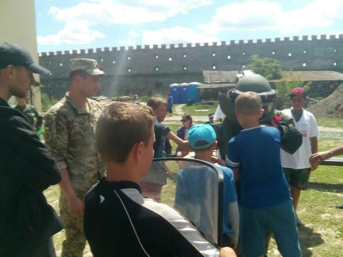Військовослужбовці Центру розмінування провели показові за..., фото-8 Військовослужбовці Центру розмінування провели показові заняття з мінної безпеки, фото-8
