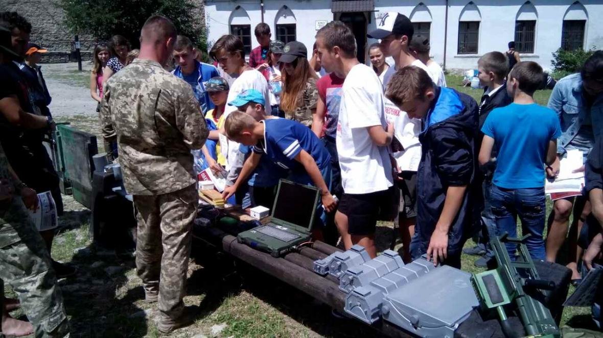 Військовослужбовці Центру розмінування провели показові за..., фото-4 Військовослужбовці Центру розмінування провели показові заняття з мінної безпеки, фото-4
