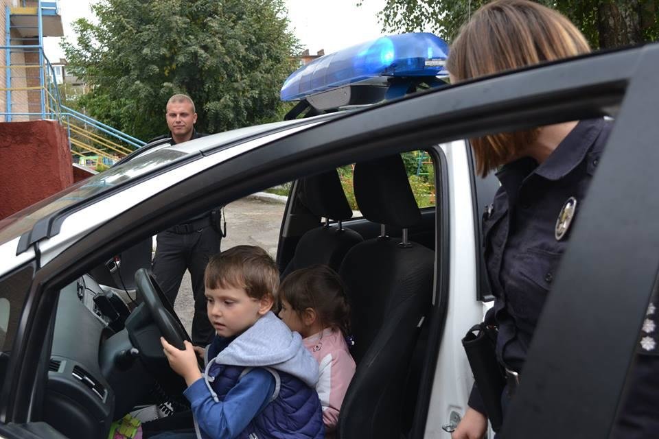 Формуємо культуру поведінки на дорозі: в дитячий садок заві..., фото-3 Формуємо культуру поведінки на дорозі: в дитячий садок завітала поліція, фото-3