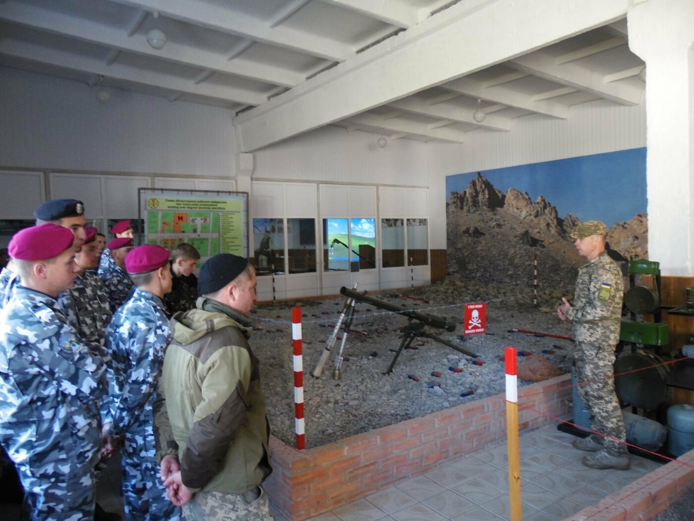 Вихованці клубу юних миротворців з Івано-Франківська, Житом..., фото-4 Вихованці клубу юних миротворців з Івано-Франківська, Житомира та Києва відвідали Центр розмінування , фото-4