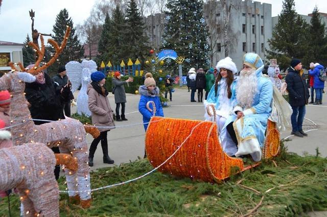 Де в Хмельницькій області найгарніша новорічна ялинка, фото-15 Де в Хмельницькій області найгарніша новорічна ялинка, фото-15