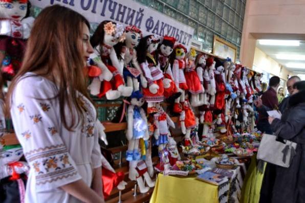Виставка "Ми діти - України квіти" презентувала найкращі уч..., фото-1 Виставка "Ми діти - України квіти" презентувала найкращі учнівські та студентські роботи, фото-1
