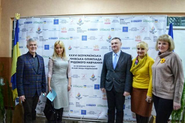 Виставка "Ми діти - України квіти" презентувала найкращі уч..., фото-2 Виставка "Ми діти - України квіти" презентувала найкращі учнівські та студентські роботи, фото-2