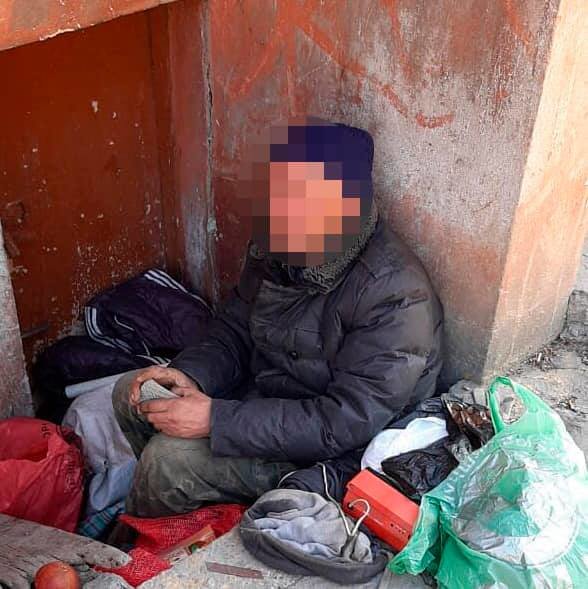 У Кам'янці-Подільському встановили особи дівчат, які знуща..., фото-1 У Кам'янці-Подільському встановили особи дівчат, які знущались із безхатька, фото-1, Фото: Ювенальна превенція Кам'янця-Подільського