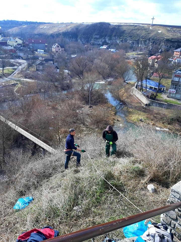 В екстремальних умовах кам’янчани прибрали півсотні мішків сміття , фото-6