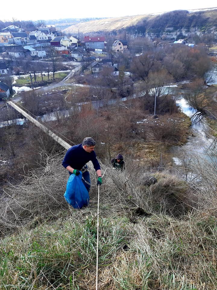 В екстремальних умовах кам’янчани прибрали півсотні мішків сміття , фото-4