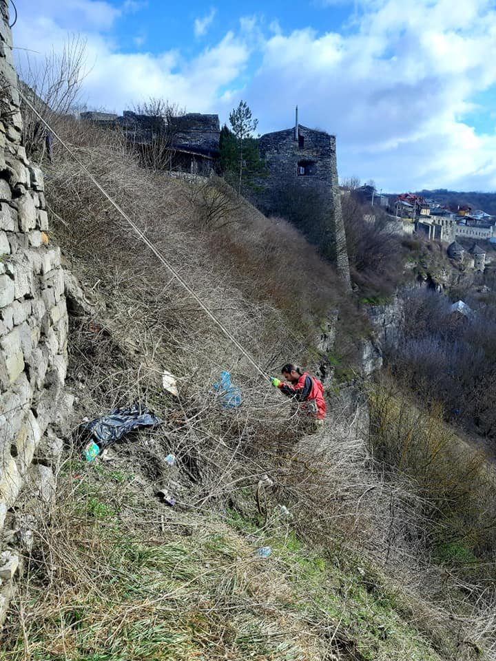 В екстремальних умовах кам’янчани прибрали півсотні мішків сміття , фото-5