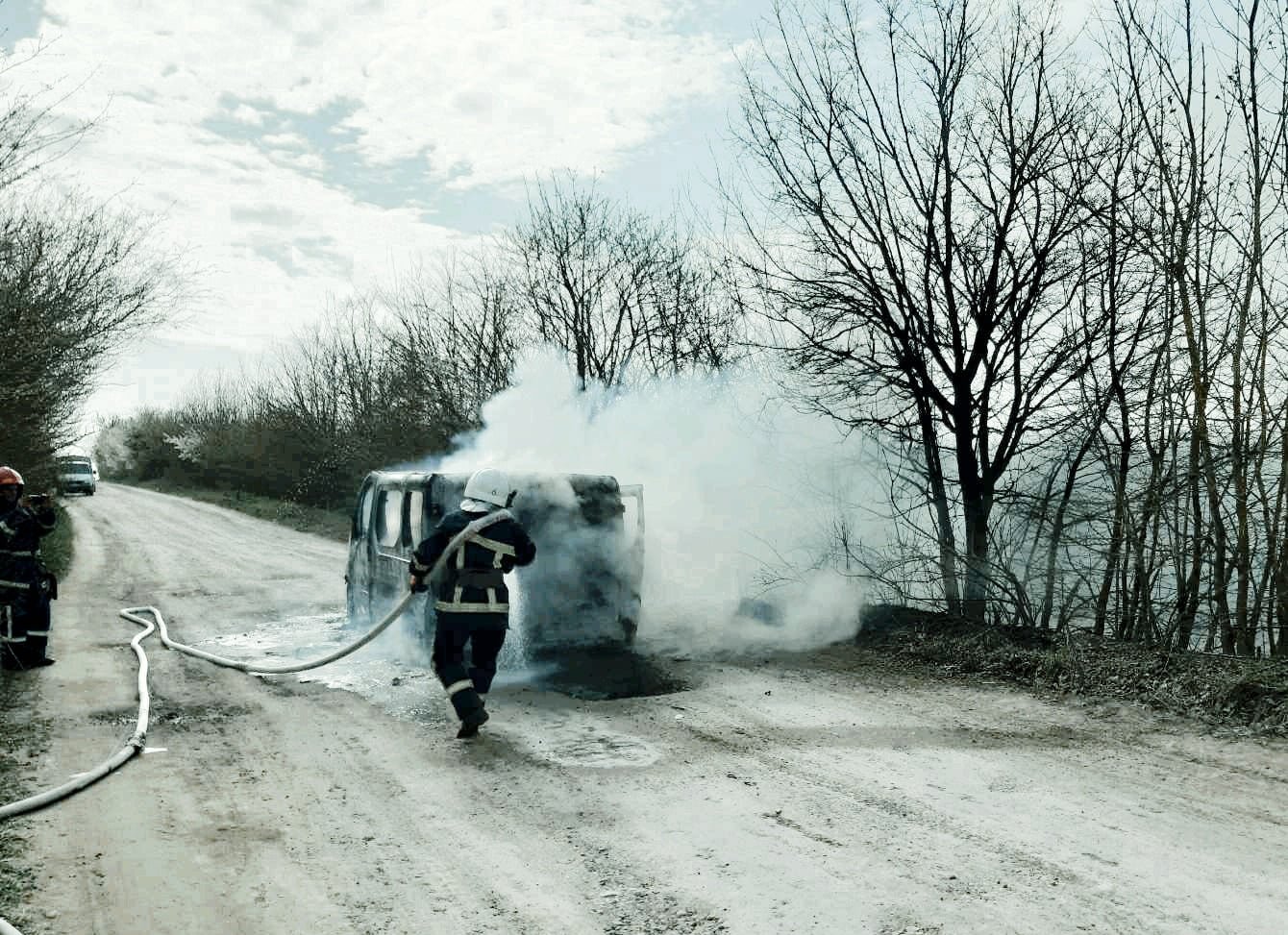 На Кам'янеччині сталася пожежа мікроавтобуса, фото-4