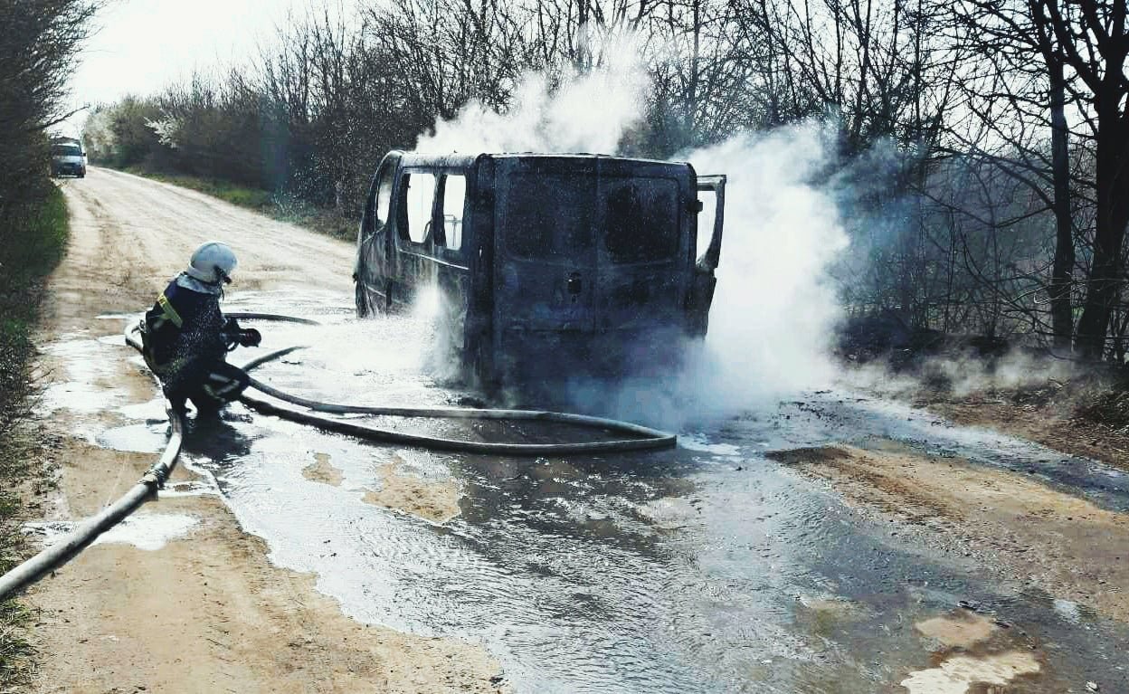 На Кам'янеччині сталася пожежа мікроавтобуса, фото-5