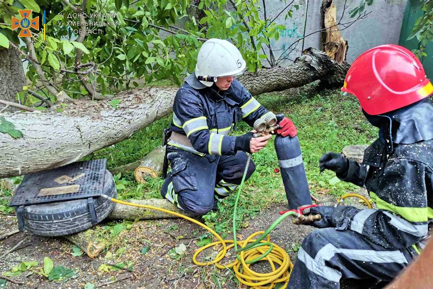 Наслідки негода на Кам'янеччині, Фото: Кам’янець-Подільське районне управління ГУ ДСНС.