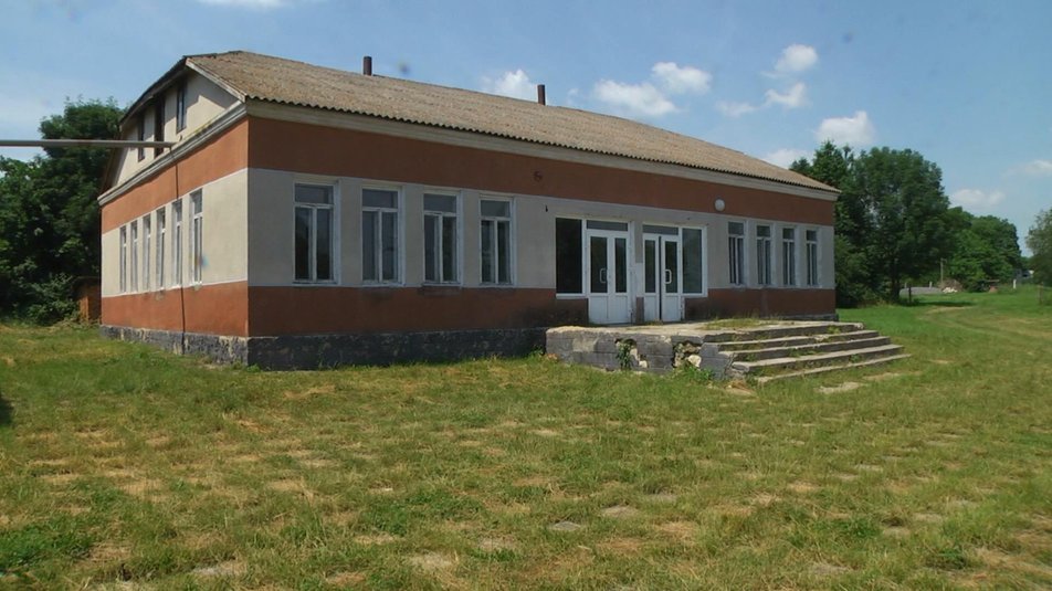 Сільська школа, в якій зараз облаштовують мистецький простір та хостел Сільська школа, в якій зараз облаштовують мистецький простір та хостел, Фото: "Суспільне. Поділля"