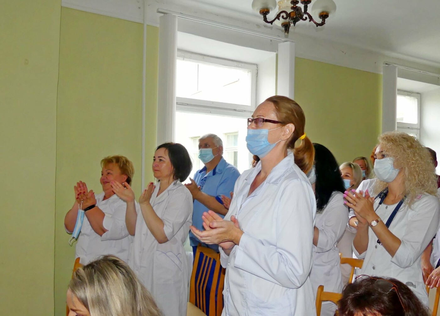 З вікон перинатального центру заспівали оперу, Фото: пресслужба Кам’янець-Подільської міської ради