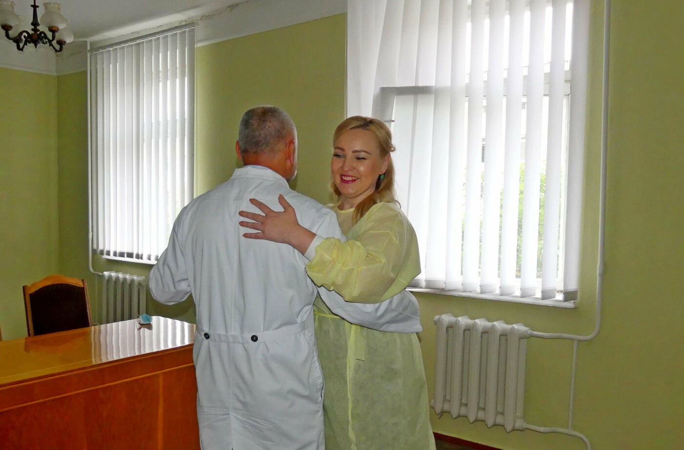 З вікон перинатального центру заспівали оперу, Фото: пресслужба Кам’янець-Подільської міської ради