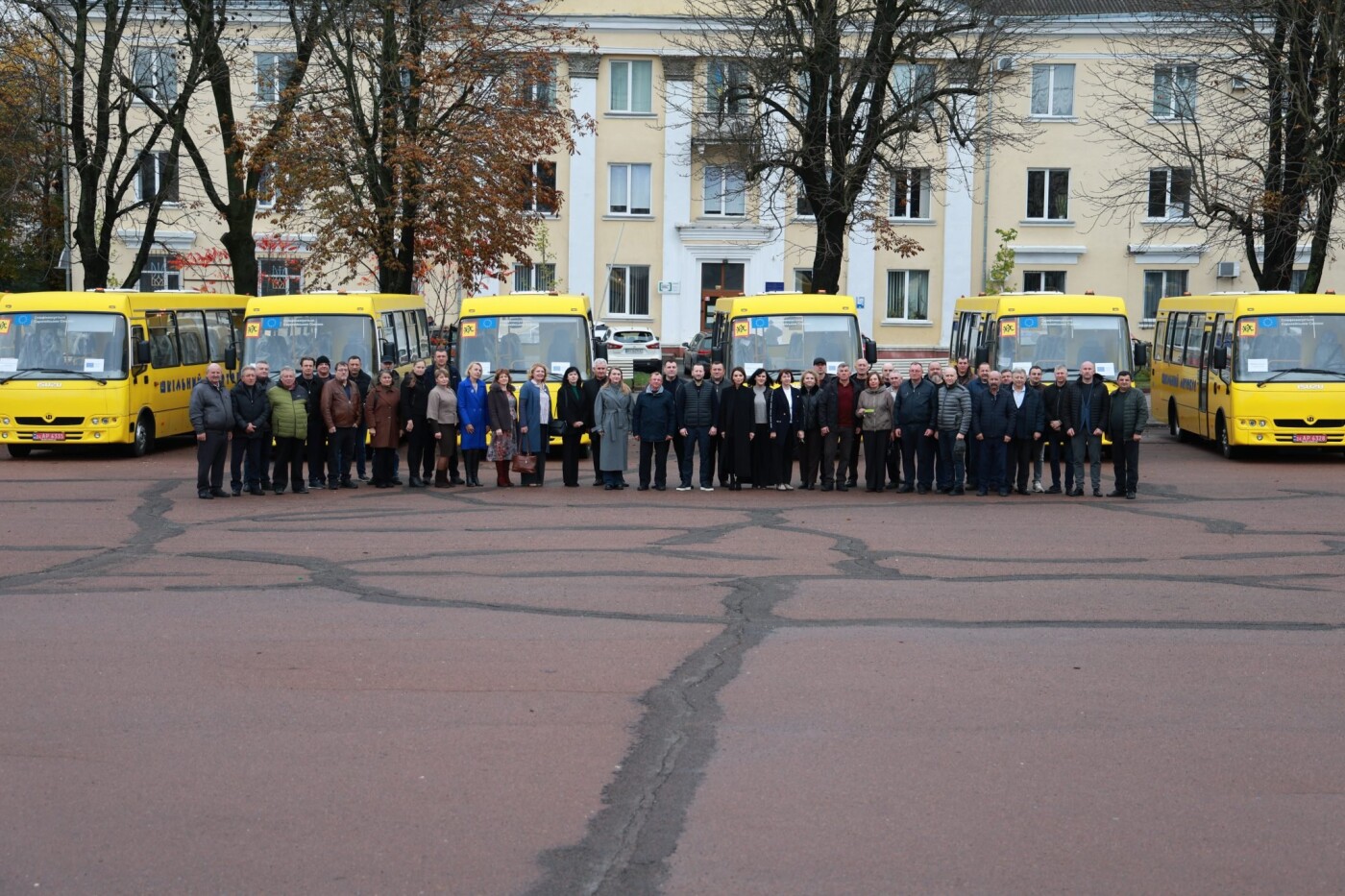 Передача шкільного транспорту