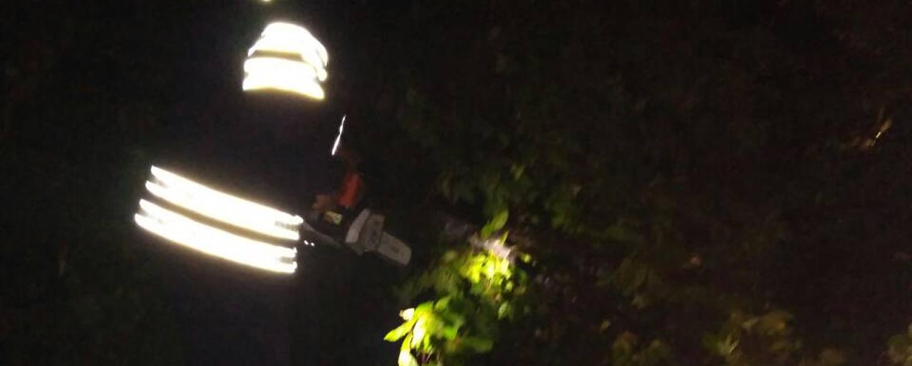 12 населених пунктів Кам'янець-Подільського району відключені від е... 12 населених пунктів Кам'янець-Подільського району відключені від електропостачання