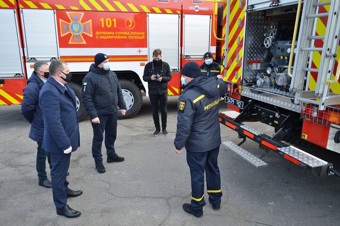 Надзвичайники Кам'янеччини отримали в розрахунок пожежну автоцистерну