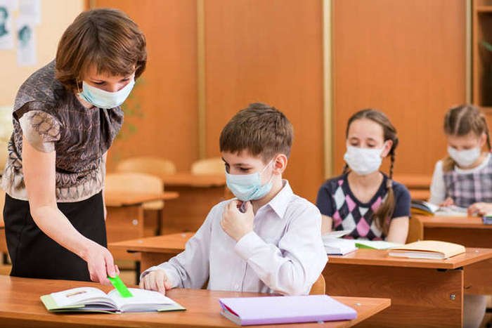 Школярі у Кам’янці-Подільському повертаються за парти