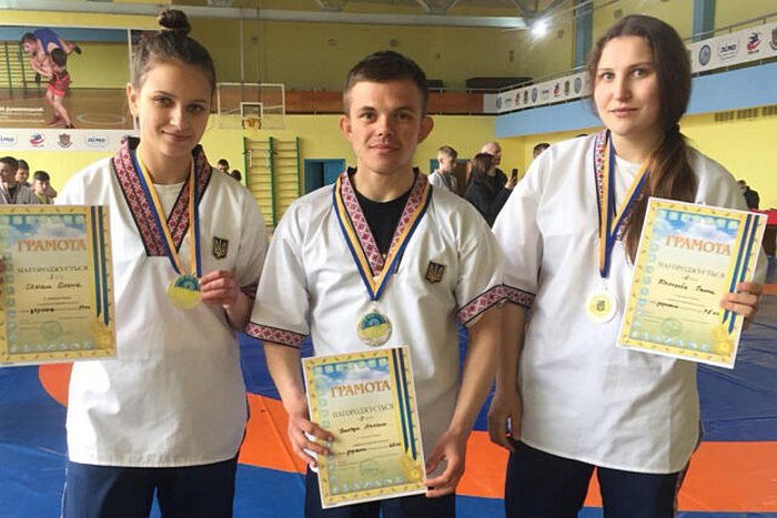 Кам'янецькі спортсмени завоювали чемпіонат з боротьби на поясах