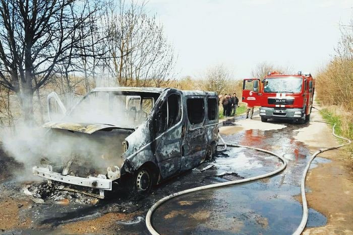 На Кам'янеччині сталася пожежа мікроавтобуса