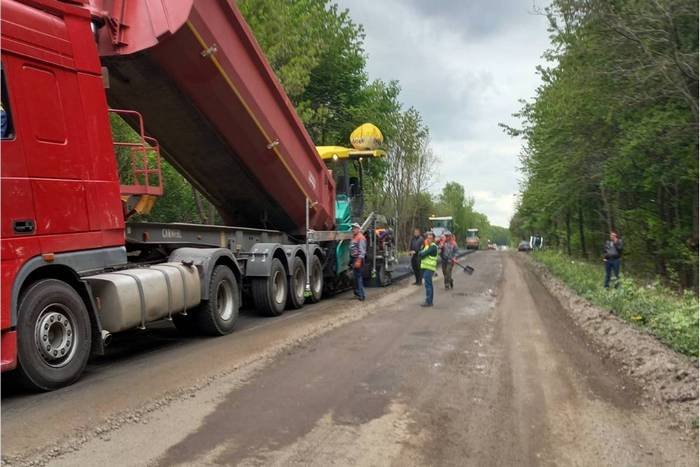 Шляховики взялися за ремонт дороги Кам'янець-Подільський - Сатанів - Війтівці - Білогір'я