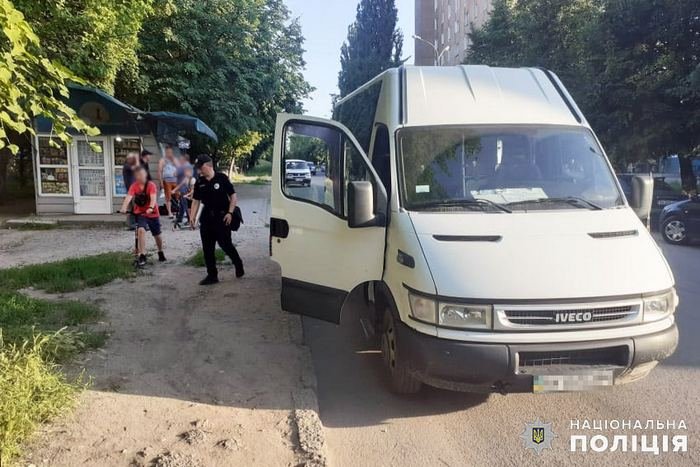 На мікрорайоні Жовтневому водій маршрутки наїхав на місцевого жителя