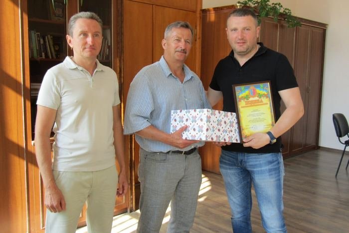 На Кам'янеччині Сергій Гамалій вручив відзнаки до Дня Конституції України